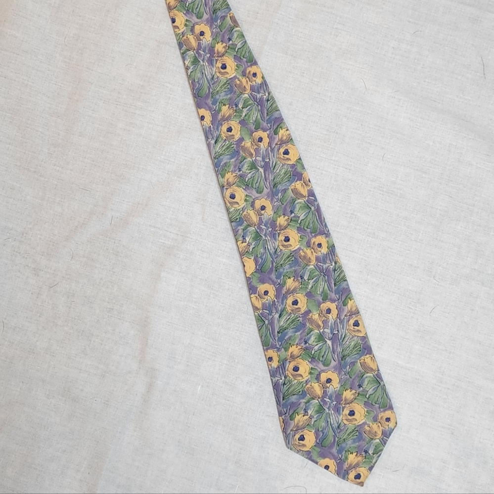 Floral silk tie